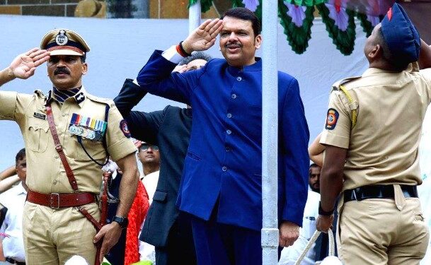 मुंबईत स्वातंत्र्य दिनानिमित्त शासकीय कार्यक्रम, मुख्यमंत्र्यांच्या हस्ते ध्वजारोहण