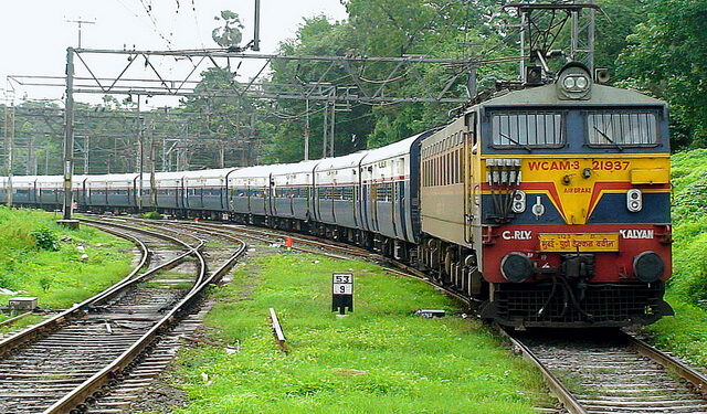 पाऊसामुळे पुणे-मुंबई दरम्यान धावणाऱ्या अनेक गाड्या रद्द