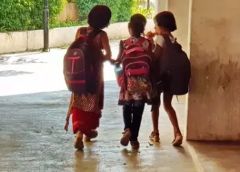 मानखुर्दमध्ये महानगरपालिकेची केवळ एकच शाळा, आर्थिक स्थितीमुळे विद्यार्थ्यांचा दूरचा पायीप्रवास