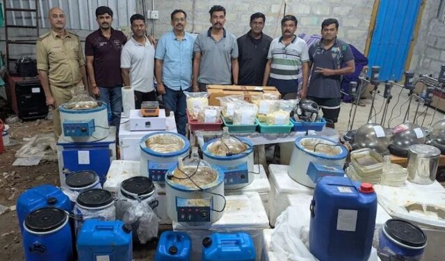 मुंबई पोलिसांकडून ड्रॅग्सची फॅक्टरी उद्ध्वस्त; ४०० कोटींचे अंमली पदार्थ जप्त