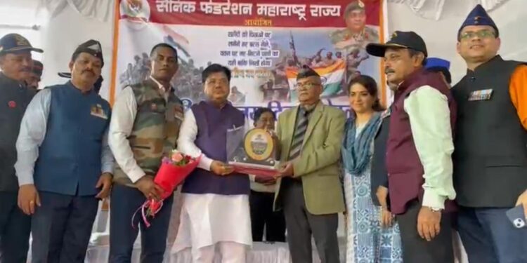 कारगिल युद्धात शहीद झालेल्या जवानांच्या स्मरणार्थ शहीद स्मारक, फोर्ट येथे कारगिल विजय दिवस साजरा