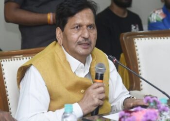 गणेशोत्सवात गणेशभक्तांसाठी रात्री उशिरापर्यंत लोकल आणि मेट्रो सुरु ठेवावी – मंत्री मंगलप्रभात लोढा