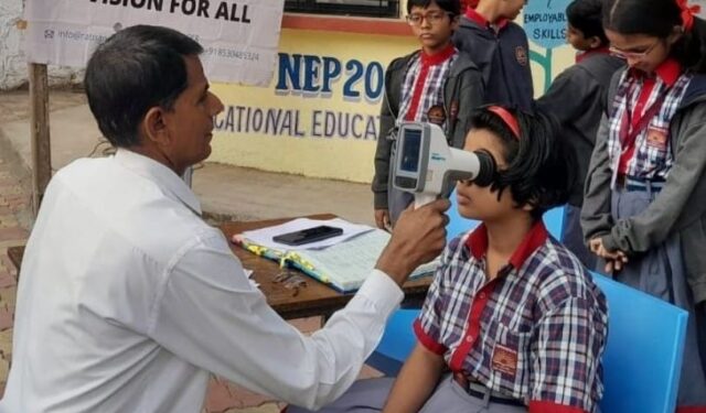 ‘अंधत्व मुक्त महाराष्ट्र’च्या मुख्यमंत्र्यांच्या संकल्पनेला बळ, ७.५ लाख विद्यार्थ्यांची नेत्र तपासणी पूर्ण