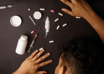 साकीनाकामध्ये अमली पदार्थ विक्रेत्याचा दोन पोलिसांवर हल्ला