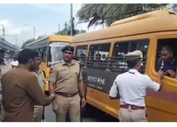 दारूच्या नशेत शाळेची बस चालवणाऱ्या चालकाला अटक