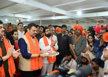 अनंत चतुर्दशीच्या विसर्जन सोहळ्यात परदेशी पर्यटकांनी अनुभवली महाराष्ट्राची संस्कृती
