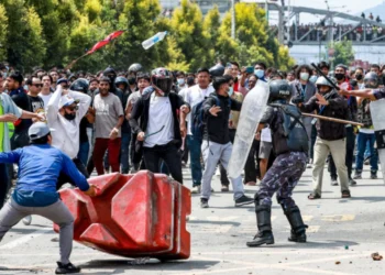 नेपाळमधील सोशल मीडिया बंदीमुळे GEN-Z आंदोलक आक्रमक; उपपंतप्रधानांच्या घरावर दगडफेक