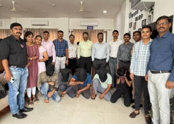 गुंतवणुकीच्या आमिषाने नागरिकांची फसवणूक करणारी टोळी गजाआड