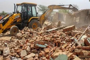 अहिल्यानगरमधील ५ अवैध कत्तलखान्यांच्या बांधकामांवर महापालिकेची कारवाई; जेसीबीच्या सहाय्याने जमीनदोस्त