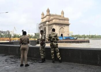 पर्यटन विभागाचा नवा उपक्रम; गेटवे ऑफ इंडिया, गिरगाव चौपाटीवर माजी सैनिकांद्वारे ग्रस्त