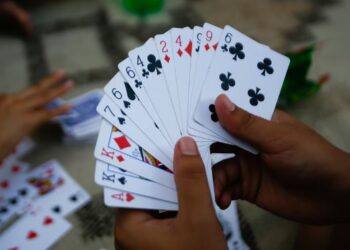 जुगार अड्ड्यावर पोलीसांची धाड; ३४ लाखांच्या मुद्देमालासह ३३ जणांवर गुन्हा दाखल