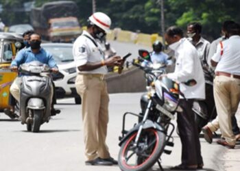 बेशिस्त वाहन पार्किंग करणाऱ्यांच्या विरोधात एकाच दिवसात सात गुन्हे दाखल