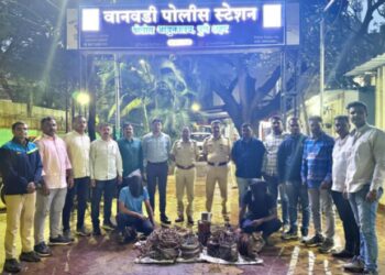 महिलांचा वेश व मास्क धारण करून कंपनीत चोरी; सराईत चोरटे अटकेत