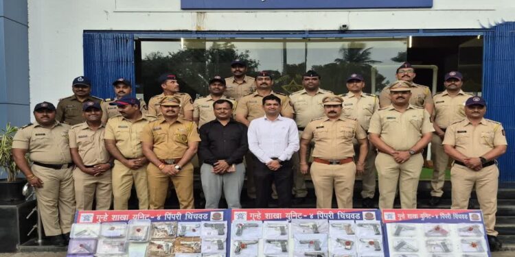 पिंपरी- चिंचवड पोलिसांची मोठी कारवाई, १५ दिवसांमध्ये ५० पिस्तुले, ७९ काडतुसे, ११६ धारदार शस्त्र जप्त