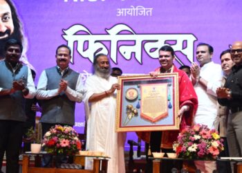 मराठी पत्रकार संघातर्फे मुख्यमंत्री देवेंद्र फडणवीस यांचा फिनिक्स पुरस्काराने सन्मान