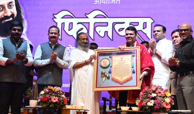 मराठी पत्रकार संघातर्फे मुख्यमंत्री देवेंद्र फडणवीस यांचा फिनिक्स पुरस्काराने सन्मान