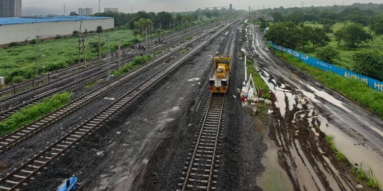 पश्चिम रेल्वे मार्गावरील विरार डहाणू उपनगरी रेल्वे चौपदरीकरणाचे ४१ टक्के काम पूर्ण