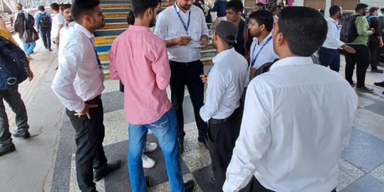 विनातिकीट प्रवास करणाऱ्या १५ हजारांहून अधिक फुकट्या प्रवाशांवर कारवाई