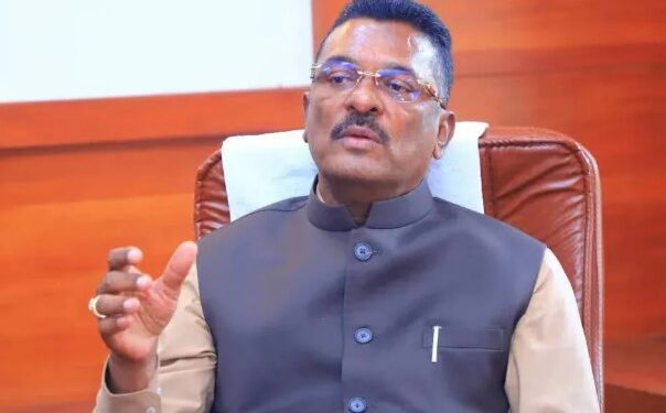 अनाधिकृत विक्रेत्यांना वाहन पुरवणाऱ्या विक्रेत्यांचे ‘व्यवसाय प्रमाणपत्र’ रद्द – परिवहनमंत्री प्रताप सरनाईक