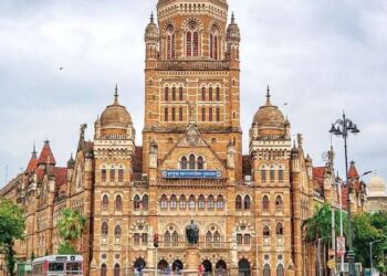 स्वच्छ मुंबई, सुंदर मुंबई: दिवाळीपूर्वी मुंबईतील रस्ते चकचकीत करण्यासाठी पालिकेची धावपळ