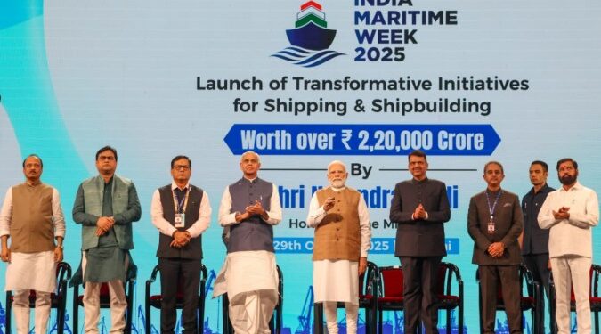 जगासाठी सागरी उद्योग आणि व्यापार क्षेत्रातील दीपस्तंभाची भूमिका निभावण्यासाठी भारत सज्ज – प्रधानमंत्री नरेंद्र मोदी