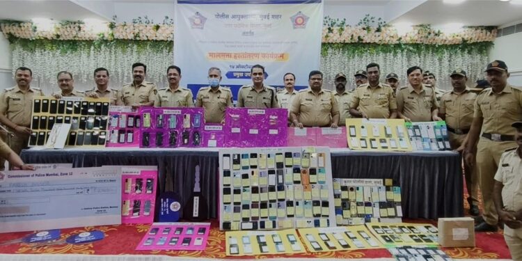 मुंबई पोलिसांनी नागरिकांना दिली दिवाळीची अनोखी भेट; ३.८७ कोटींच्या चोरीच्या वस्तू केल्या परत