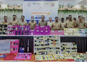 मुंबई पोलिसांनी नागरिकांना दिली दिवाळीची अनोखी भेट; ३.८७ कोटींच्या चोरीच्या वस्तू केल्या परत