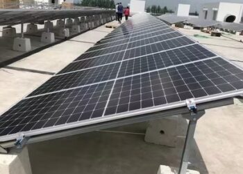 सरकारी इमारतींच्या छतांवर आता सौरऊर्जा यंत्रणा; ४० टक्के विजेची बचत!