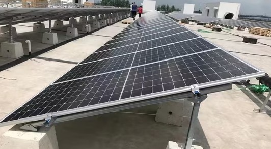 सरकारी इमारतींच्या छतांवर आता सौरऊर्जा यंत्रणा; ४० टक्के विजेची बचत!