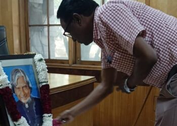 दिल्लीत माजी राष्ट्रपती एपीजे अब्दुल कलाम यांना जयंतीनिमित्त अभिवादन