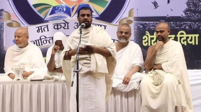 कबुतरांसाठी एक-दोन जण मेल्यानं काय फरक पडतो?, दादरच्या धर्मसभेत जैन मुनींचं वादग्रस्त वक्तव्य