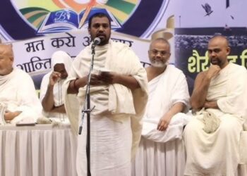 कबुतरांसाठी एक-दोन जण मेल्यानं काय फरक पडतो?, दादरच्या धर्मसभेत जैन मुनींचं वादग्रस्त वक्तव्य