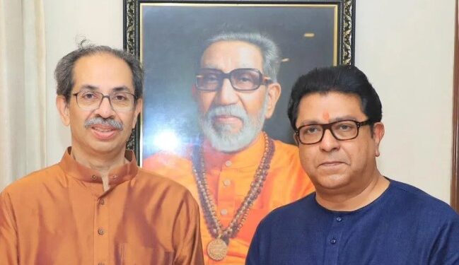 तब्बल ११ वर्षांनंतर ठाकरे बंधू बाळासाहेबांच्या स्मृतिस्थळी एकत्र!