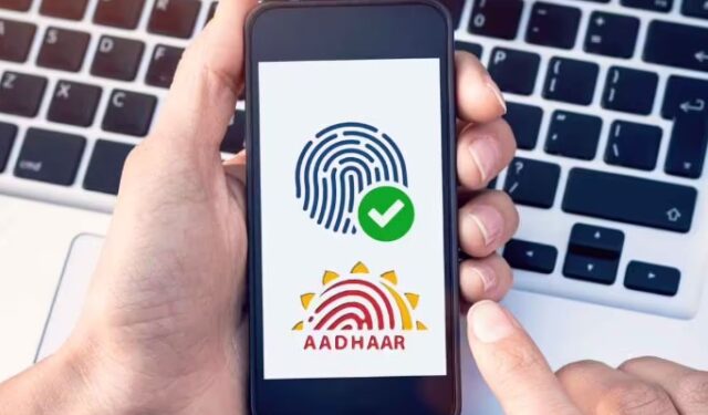 खुशखबर! आता Aadhaar मध्ये मोबाइल नंबर बदला घरबसल्या