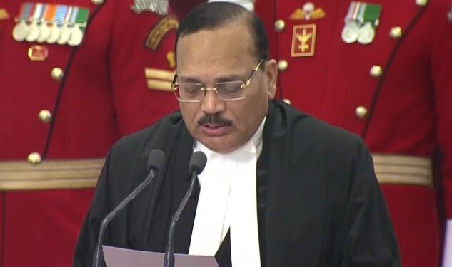 न्यायमूर्ती सूर्य कांत यांनी घेतली देशाच्या ५३व्या सरन्यायाधीश पदाची शपथ!