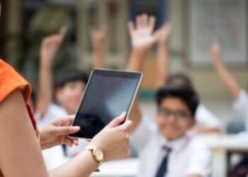 राज्यातील सर्व शाळांमध्ये हजेरी ऑनलाईन नोंदवणे अनिवार्य!