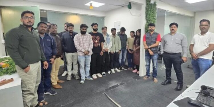 पुण्यातील आयटी पार्कमधील दोन बनावट कॉल सेंटरवर छापा, १८ कर्मचाऱ्यांविरूद्ध गुन्हा दाखल