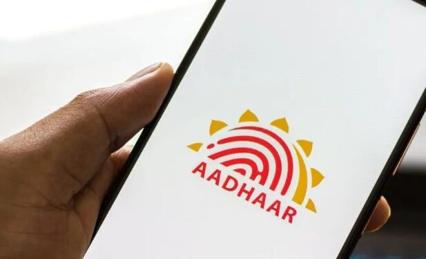 UIDAI ची मोठी कारवाई! २ कोटींहून अधिक लोकांचे आधार नंबर रद्द