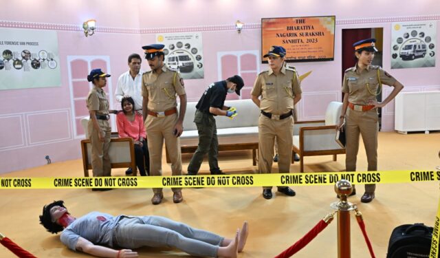 नवीन फौजदारी कायद्यांवरील प्रदर्शनाला उत्स्फूर्त प्रतिसाद