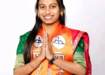 महाराष्ट्रातील २२ वर्षांची मुलगी बनली नगराध्यक्ष!