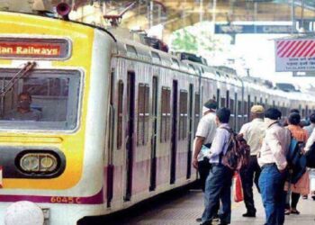 पश्चिम रेल्वेचा मोठा निर्णय! नवीन वर्षाच्या अखेरपर्यन्त १५ डब्यांची लोकल येणार विरारकरांच्या सेवेत