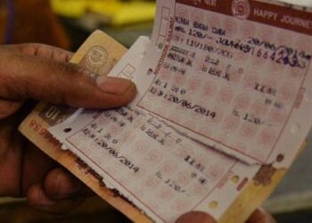 मध्य रेल्वेच्या १३ स्थानकांवर प्लॅटफॉर्म तिकिट विक्री बंद!