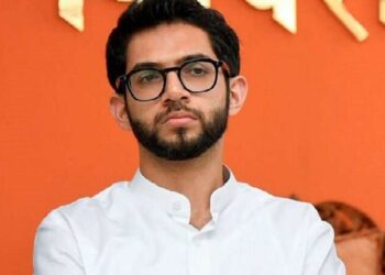 “आईच्या नावाने वृक्ष लावणारेच महाराष्ट्रात जंगलं नष्ट करत आहेत..” – आदित्य ठाकरे