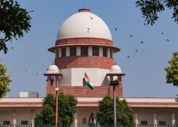 सर्व शाळांना मुलींना मोफत सॅनिटरी पॅड वाटणे बंधनकारक – सर्वोच्च न्यायालयाचे आदेश