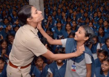 राज्यातील २१ हजार शाळांमधील मुलींना मिळणार स्वसंरक्षणाचे आणि देशरक्षणाचे धडे!