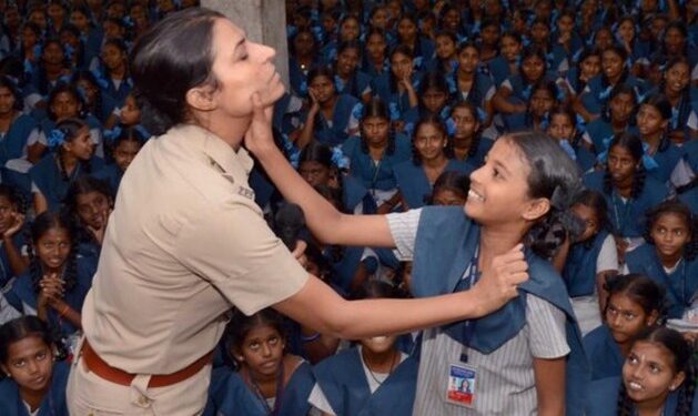 राज्यातील २१ हजार शाळांमधील मुलींना मिळणार स्वसंरक्षणाचे आणि देशरक्षणाचे धडे!