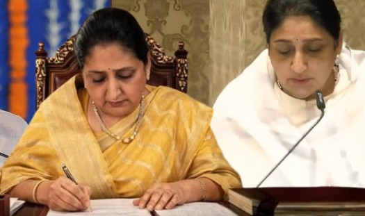 “मी सुनेत्रा अजित पवार शपथ घेते की…”, महाराष्ट्राच्या पहिल्या महिला उपमुख्यमंत्री पदाची शपथ
