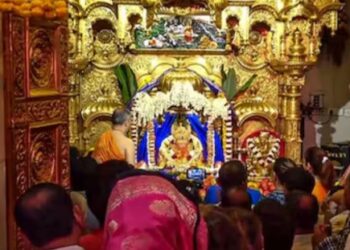 नववर्षाची सुरुवात देवदर्शनाने! श्री सिद्धिविनायक मंदिरांमध्ये लाखो भाविकांची गर्दी