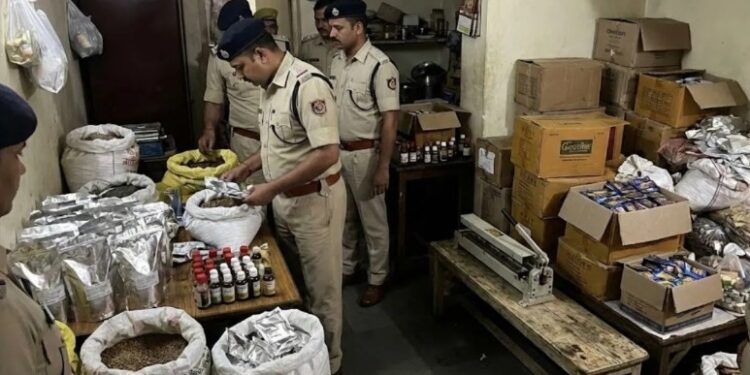 बनावट गुटख्याचा घरगुती कारखान्यावर छापा! ३.७७ लाखांच्या मुद्देमालासह आरोपीला अटक