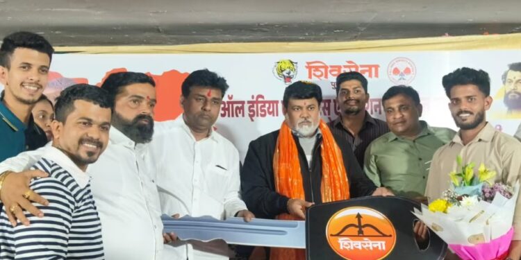 २०२५च्या दहीहंडी उत्सवात १० थरांचा ऐतिहासिक विश्वविक्रम करणाऱ्या ‘जय जवान गोविंदा पथका’ला उदय सामंत यांच्याकडून Ambulance भेट